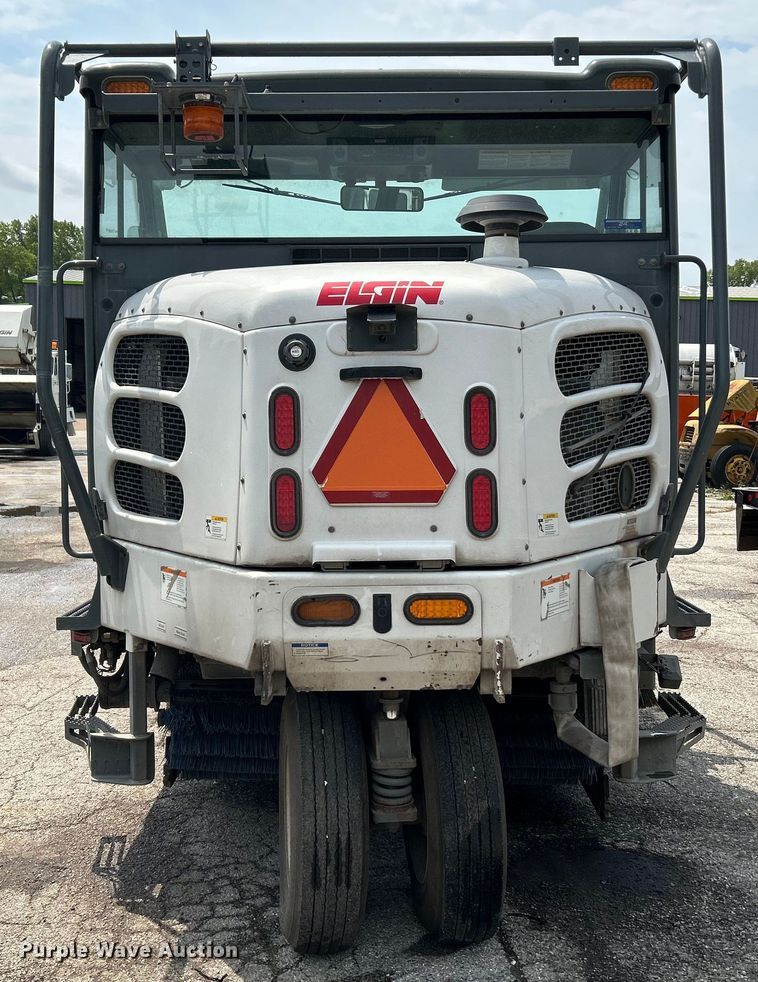 image for item NL9529 2008 Elgin Pelican  street sweeper