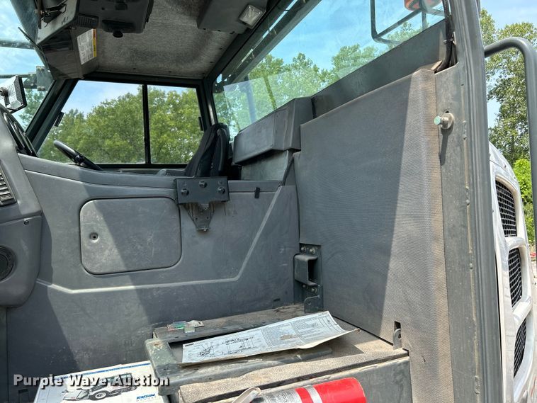 image for item NL9529 2008 Elgin Pelican  street sweeper