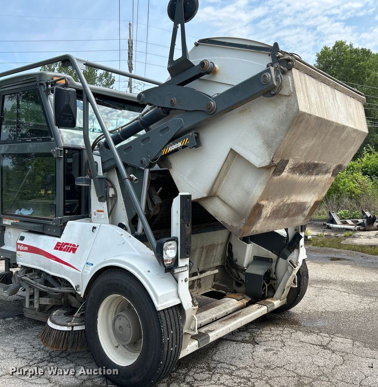 image for item NL9529 2008 Elgin Pelican  street sweeper