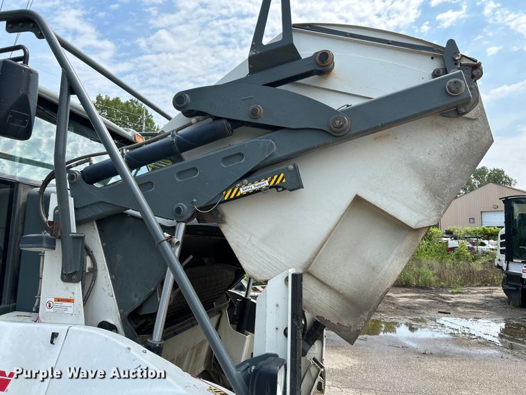 image for item NL9529 2008 Elgin Pelican  street sweeper