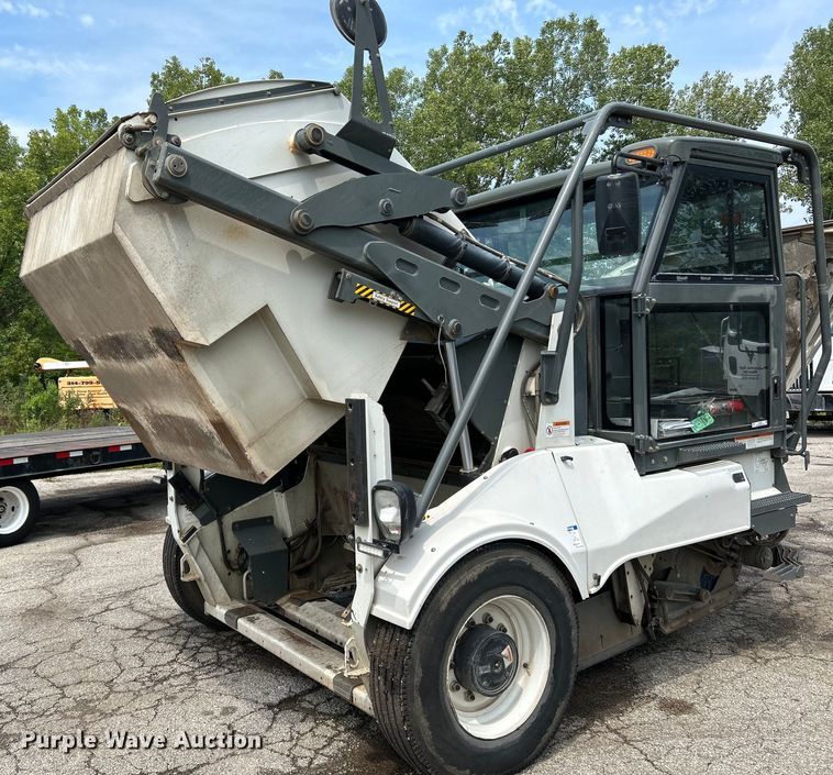 image for item NL9529 2008 Elgin Pelican  street sweeper