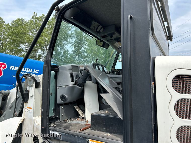 image for item NL9530 2011 Elgin Pelican  street sweeper