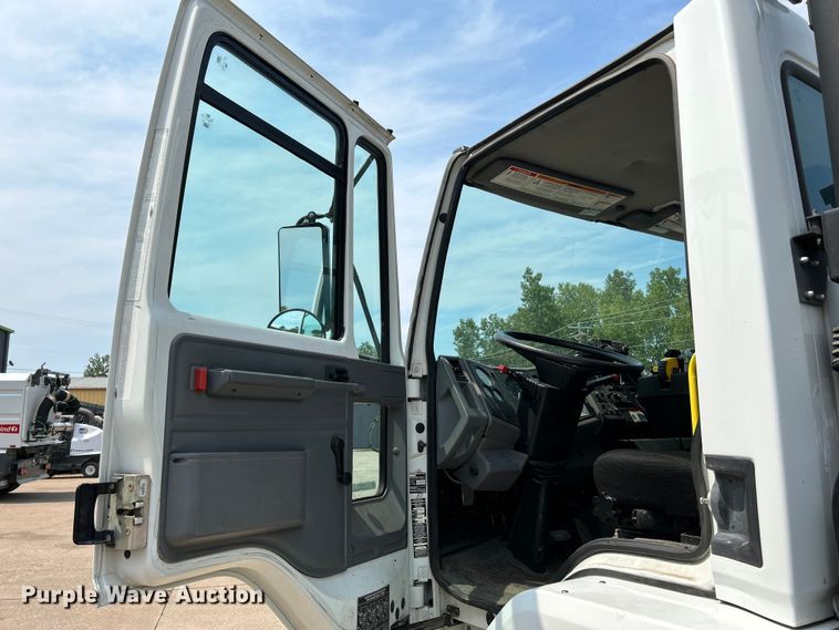 image for item NL9531 2007 Sterling SC8000  street sweeper truck