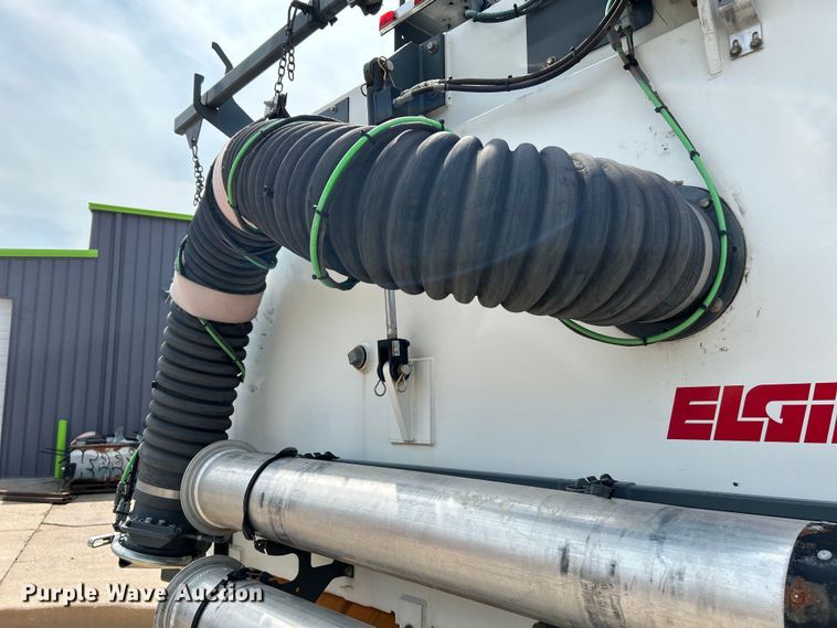 image for item NL9531 2007 Sterling SC8000  street sweeper truck