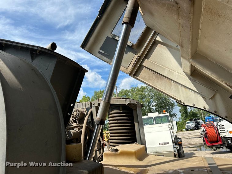 image for item NL9531 2007 Sterling SC8000  street sweeper truck