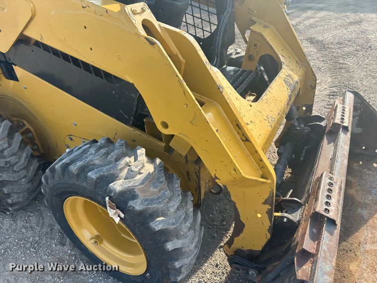 image for item NM9502 2014 Caterpillar 236D  skid steer loader
