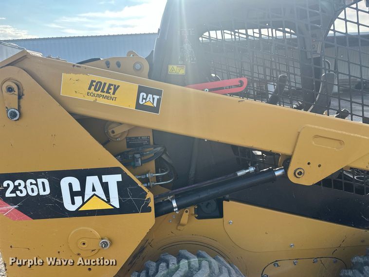 image for item NM9502 2014 Caterpillar 236D  skid steer loader