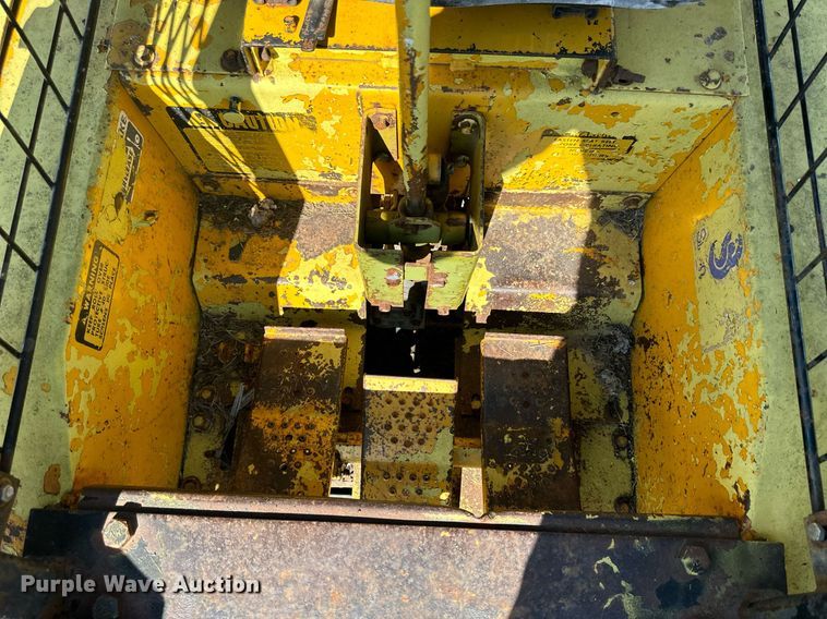 image for item NP9973 Mustang 441  skid steer loader