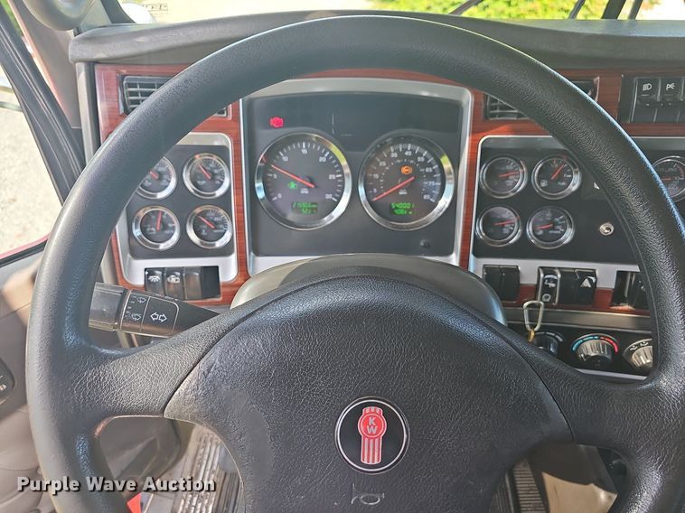 image for item NT9898 2007 Kenworth T800  dump truck