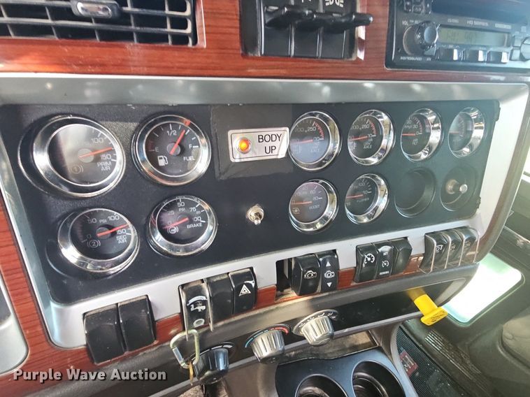 image for item NT9898 2007 Kenworth T800  dump truck