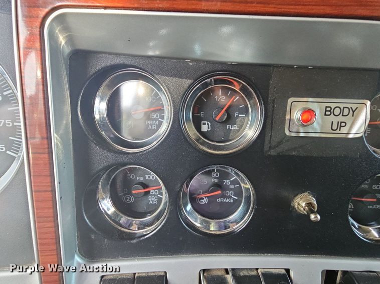 image for item NT9898 2007 Kenworth T800  dump truck