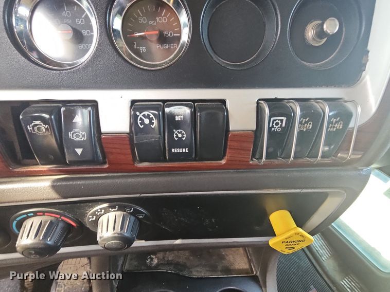 image for item NT9898 2007 Kenworth T800  dump truck