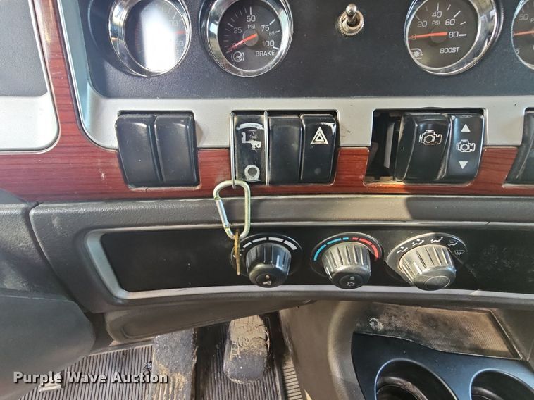 image for item NT9898 2007 Kenworth T800  dump truck