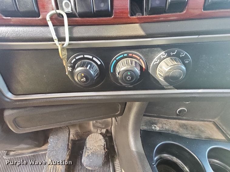 image for item NT9898 2007 Kenworth T800  dump truck