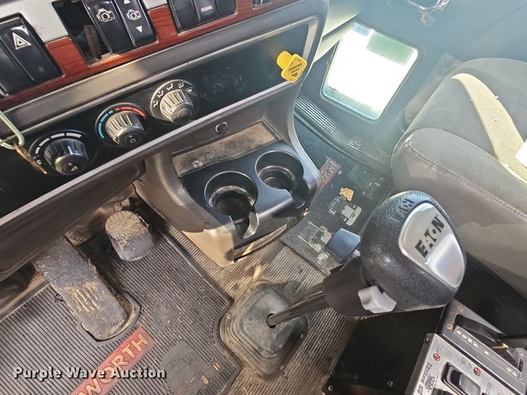 image for item NT9898 2007 Kenworth T800  dump truck