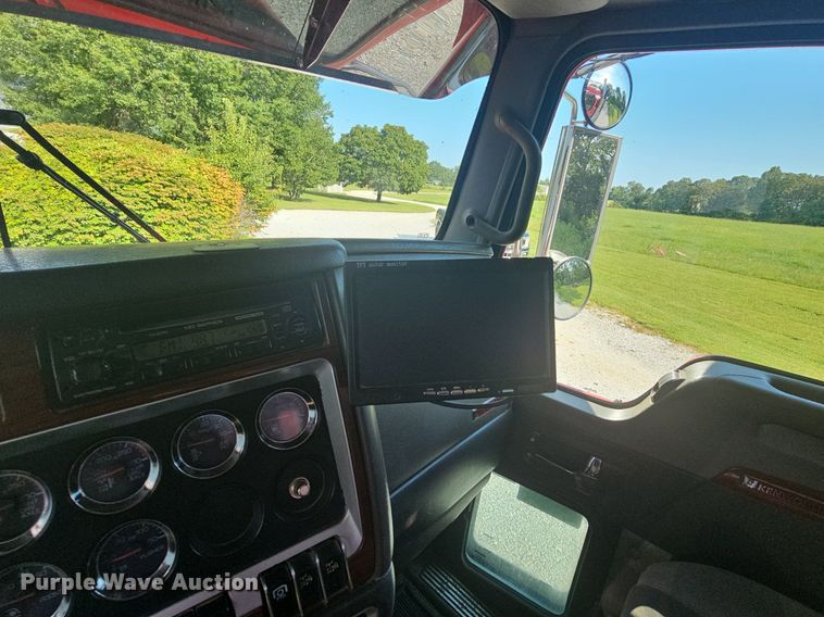 image for item NT9898 2007 Kenworth T800  dump truck