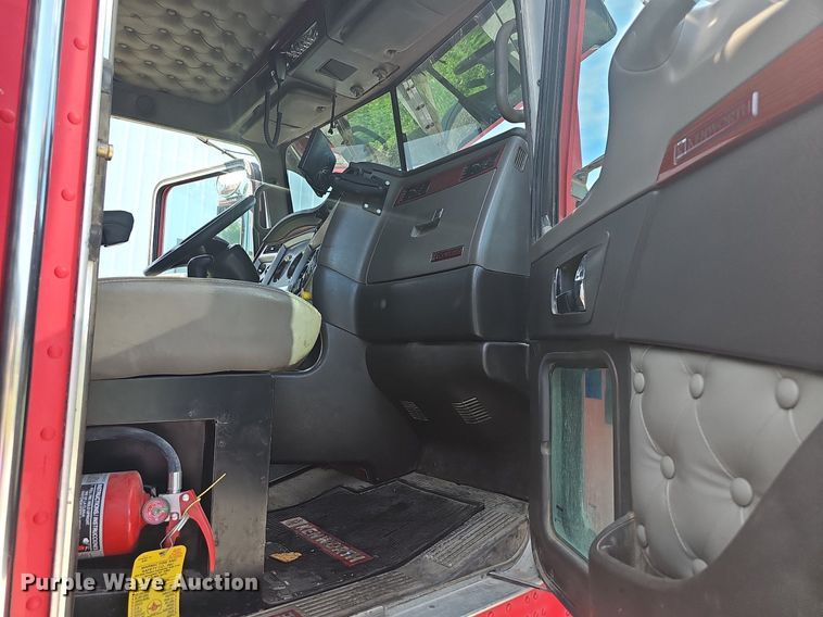 image for item NT9898 2007 Kenworth T800  dump truck