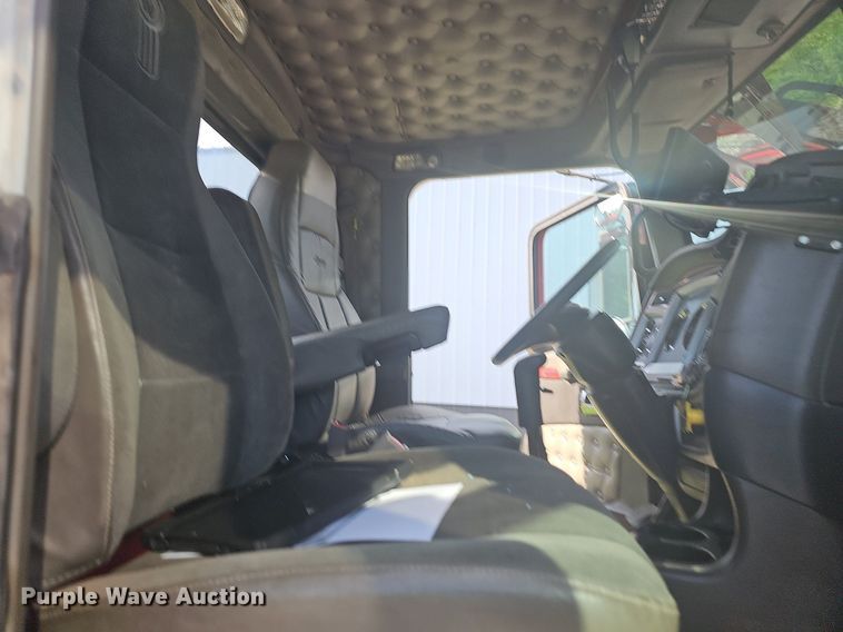 image for item NT9898 2007 Kenworth T800  dump truck