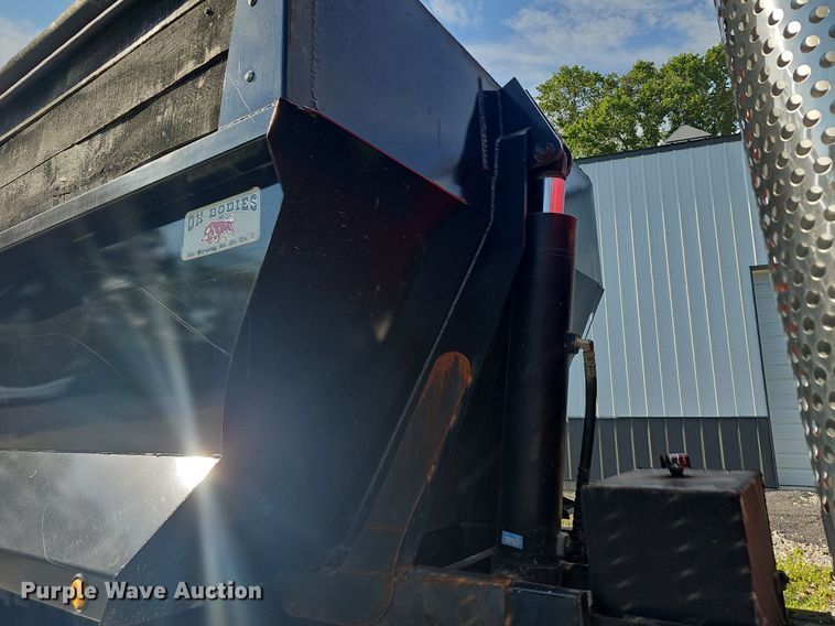 image for item NT9898 2007 Kenworth T800  dump truck