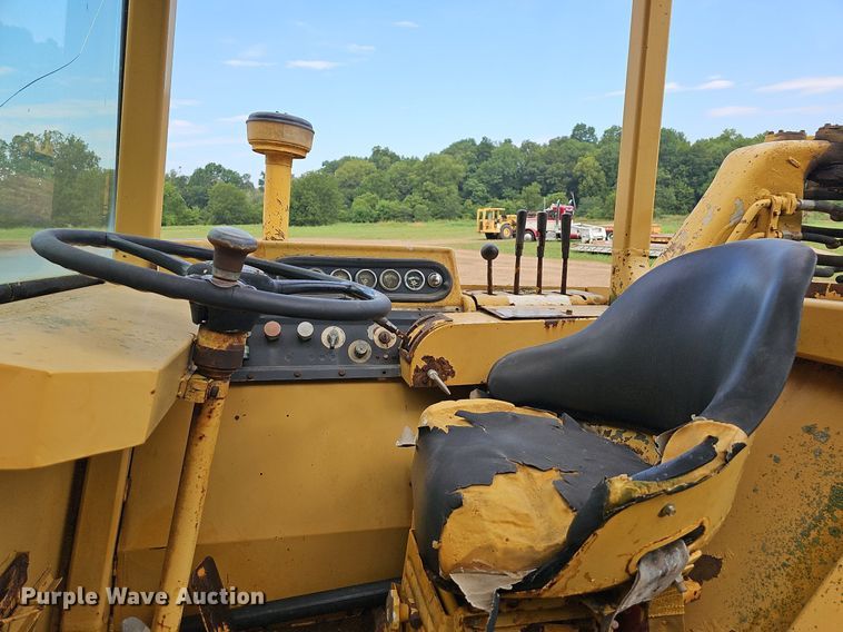 image for item NT9904 1976 Caterpillar 613B  elevating scraper