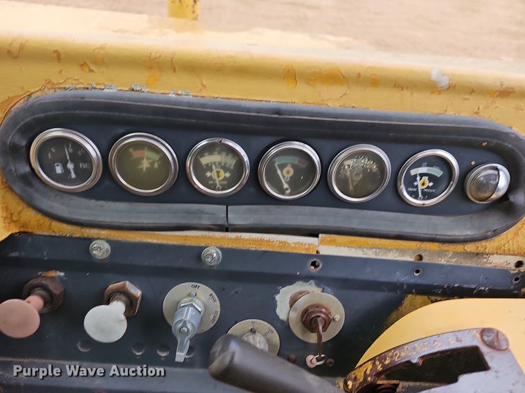 image for item NT9904 1976 Caterpillar 613B  elevating scraper