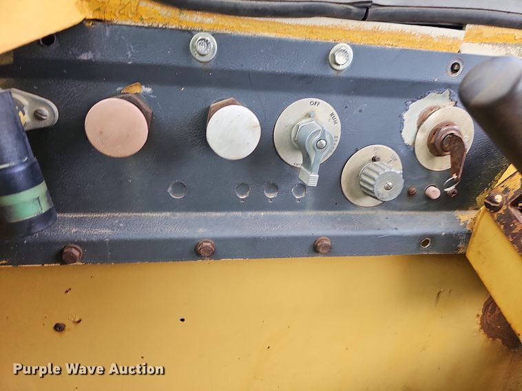 image for item NT9904 1976 Caterpillar 613B  elevating scraper