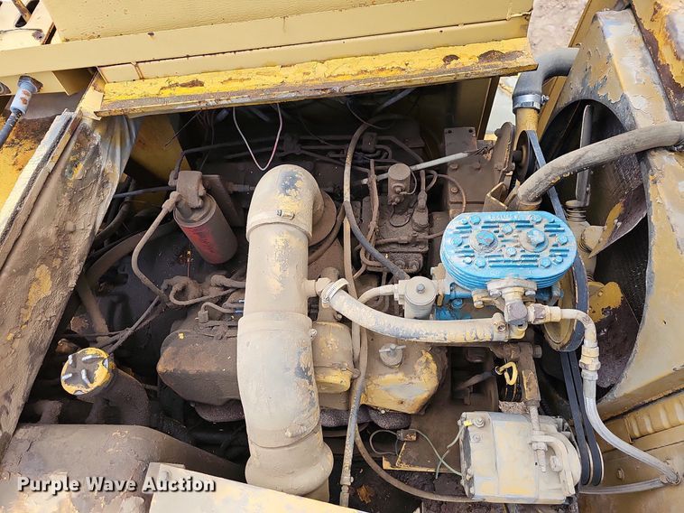 image for item NT9904 1976 Caterpillar 613B  elevating scraper