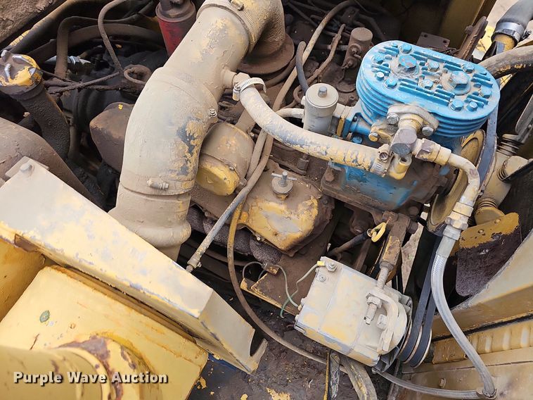 image for item NT9904 1976 Caterpillar 613B  elevating scraper