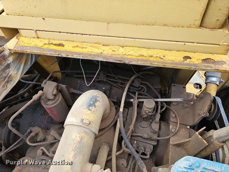 image for item NT9904 1976 Caterpillar 613B  elevating scraper