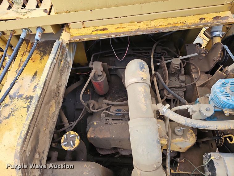 image for item NT9904 1976 Caterpillar 613B  elevating scraper