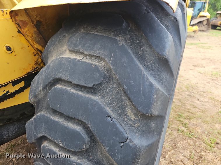 image for item NT9904 1976 Caterpillar 613B  elevating scraper