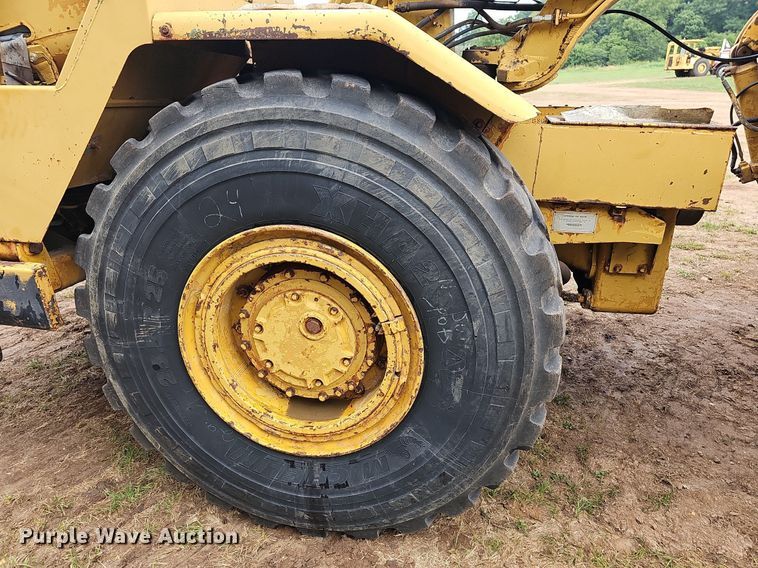 image for item NT9904 1976 Caterpillar 613B  elevating scraper
