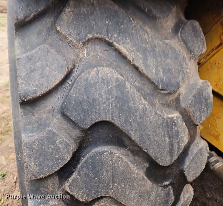 image for item NT9904 1976 Caterpillar 613B  elevating scraper