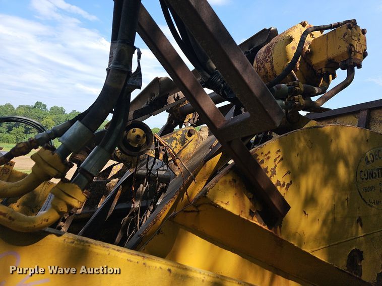 image for item NT9906 1972 Caterpillar 613  elevating scraper