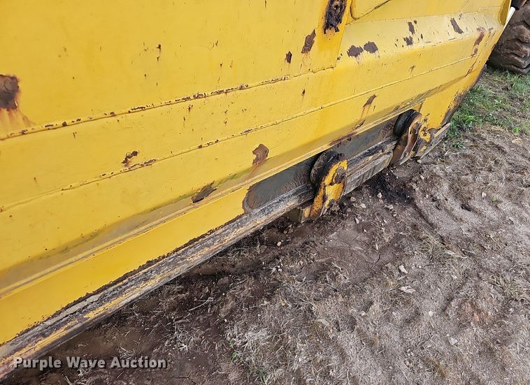 image for item NT9906 1972 Caterpillar 613  elevating scraper