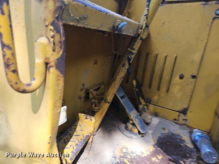 image for item NT9906 1972 Caterpillar 613  elevating scraper