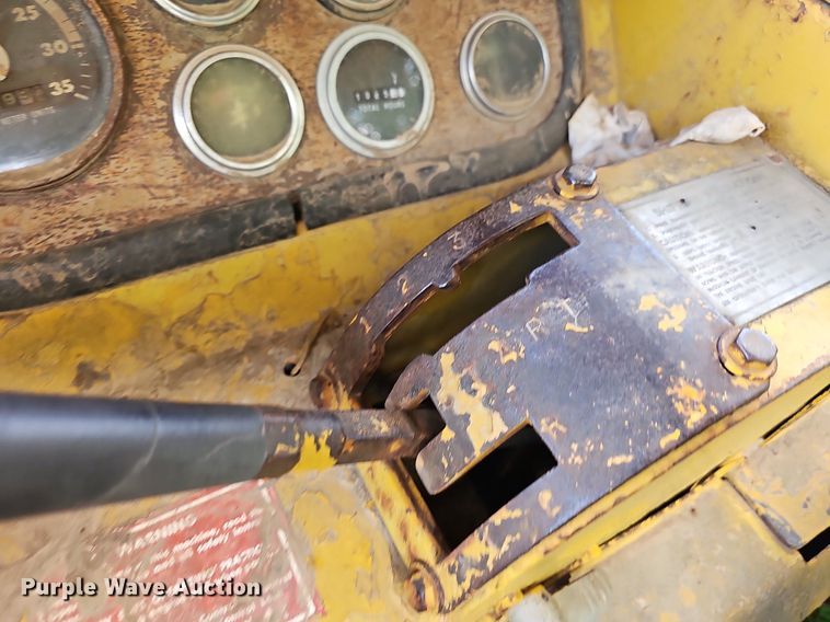 image for item NT9906 1972 Caterpillar 613  elevating scraper