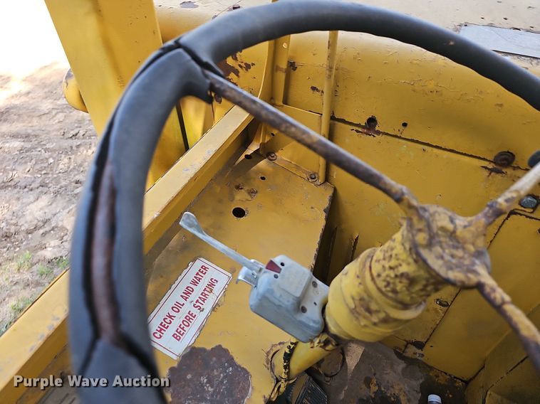 image for item NT9906 1972 Caterpillar 613  elevating scraper