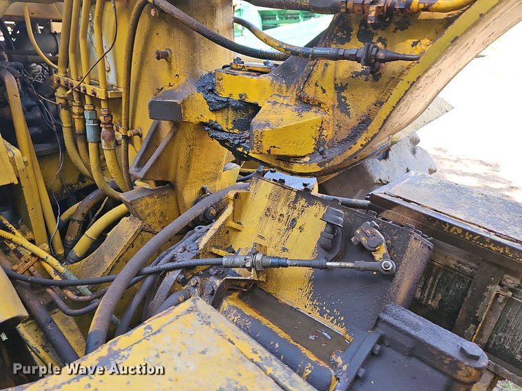 image for item NT9906 1972 Caterpillar 613  elevating scraper
