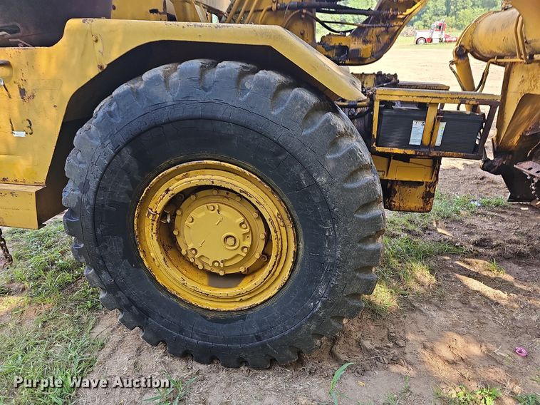 image for item NT9906 1972 Caterpillar 613  elevating scraper