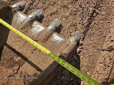 image for item NT9907 2013 Takeuchi TB1140  mini excavator