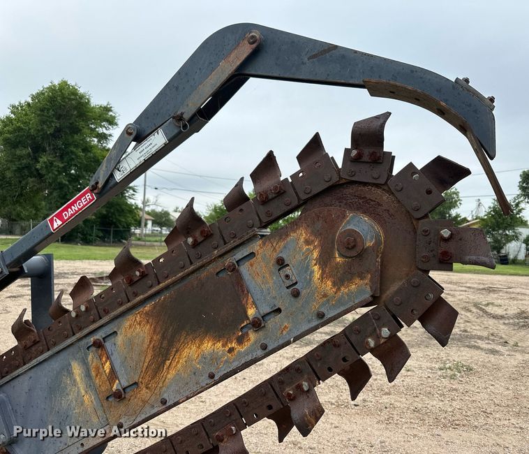 image for item NY9219 2000 Case 560  trencher with trailer