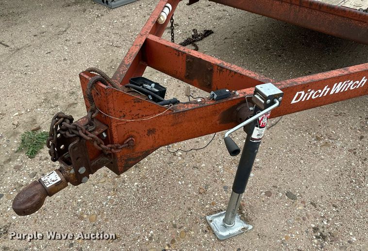 image for item NY9219 2000 Case 560  trencher with trailer