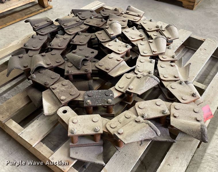 image for item NY9634 Vermeer 3990  trencher dirt chain