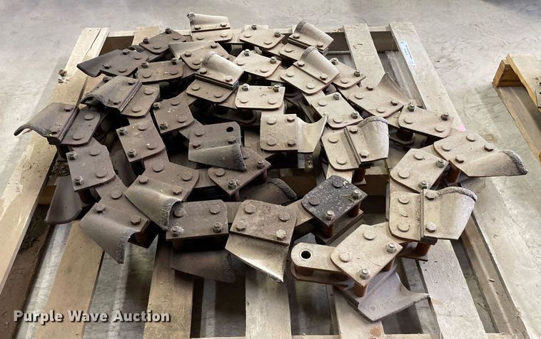 image for item NY9634 Vermeer 3990  trencher dirt chain