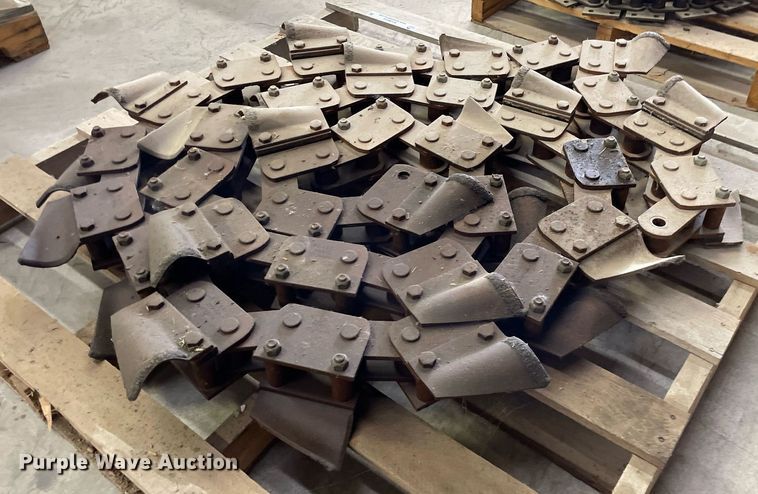 image for item NY9634 Vermeer 3990  trencher dirt chain