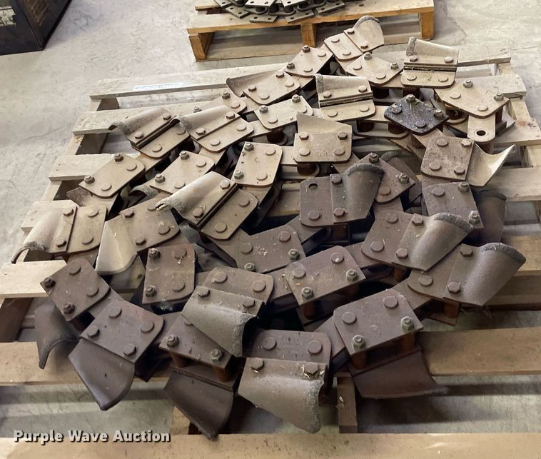 image for item NY9634 Vermeer 3990  trencher dirt chain