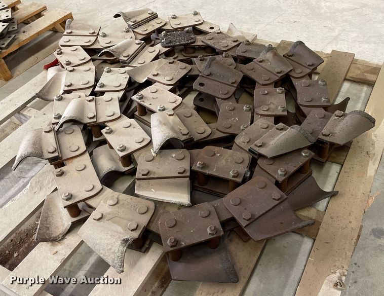 image for item NY9634 Vermeer 3990  trencher dirt chain