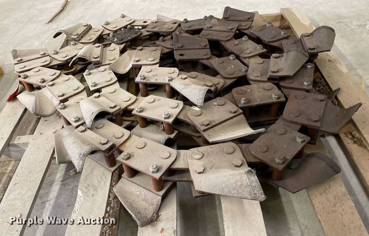 image for item NY9634 Vermeer 3990  trencher dirt chain