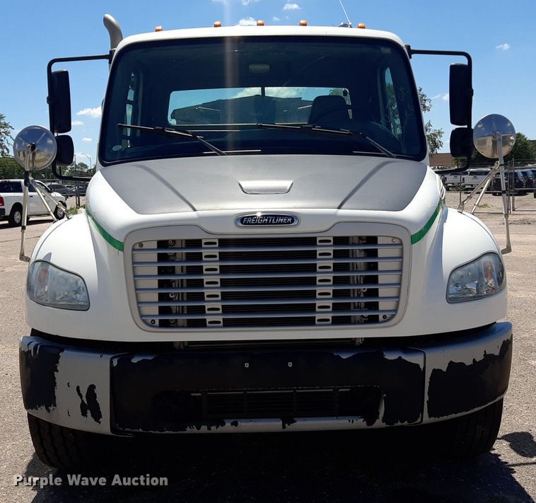 image for item DO3048 2012 Freightliner Business Class M2 pothole patcher truck